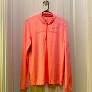 Nike Women’s Golf quarter zip long sleeve shirt. Sz M. Bright light orange.